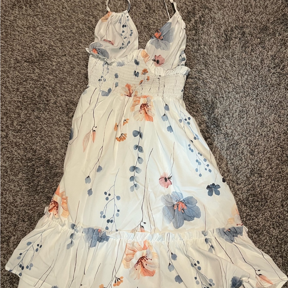 Cute halter dress never worn.